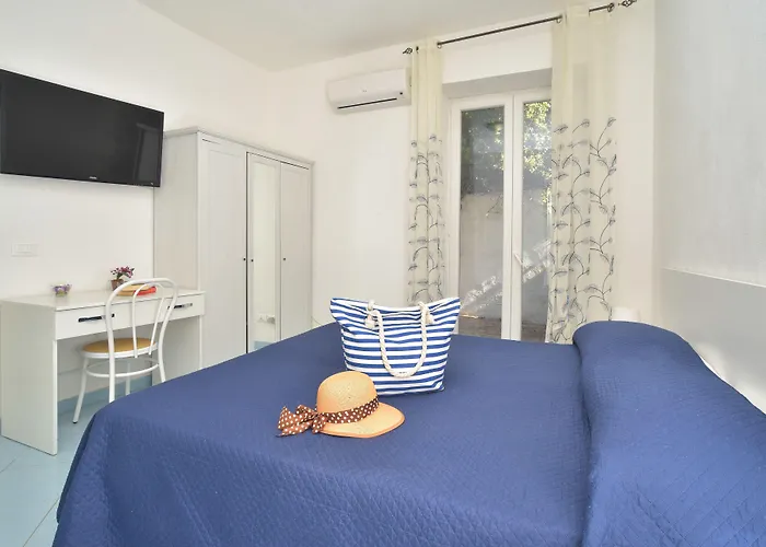 Al Porto לינה וארוחת בוקר איסקיה